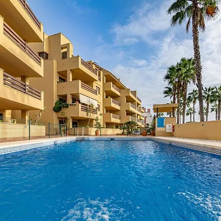 Tropical Sunset Paradise With Pool And Free Parking